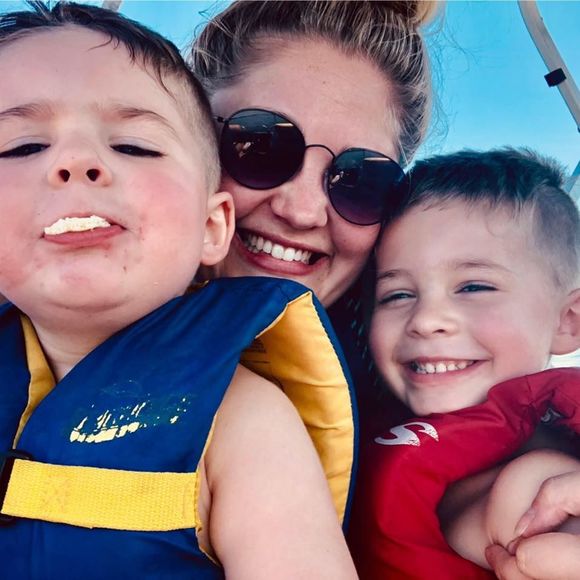 Meet your Posher, Lindsi - Picture 1 of 1